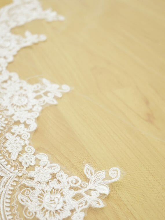 Velos de novia, blondas, tulle, tul, bordados, velos para vestidos de novia, díab, encaje, encaje para novia, bodas, elegancia, día de celebración.