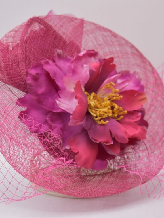 Eltallerderegina elegante fiesta madrina bodas bolsos pajaritas moda mujer moda hombre celebración ropa de ceremonia corbatas tocados elegancia